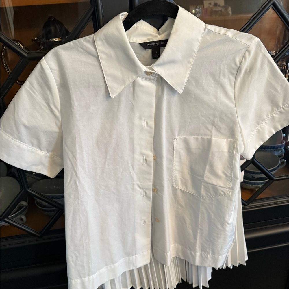 White Short Sleeve Button-Up Shirt - S